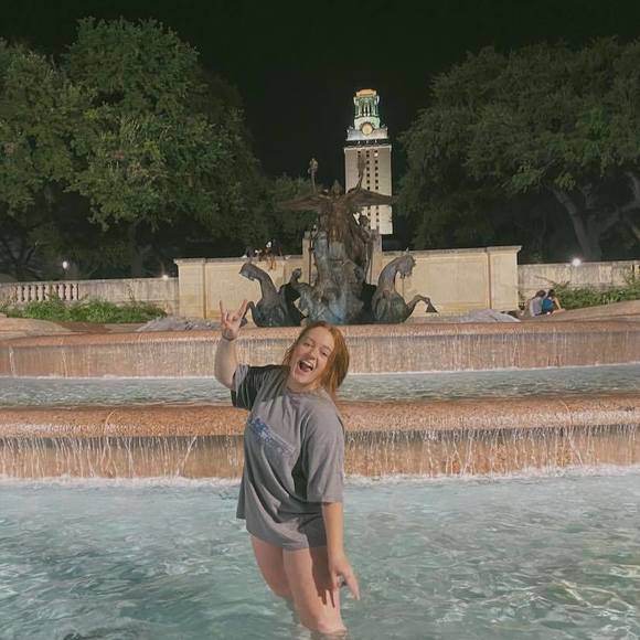 Meet your Posher, Tia - Picture 1 of 1